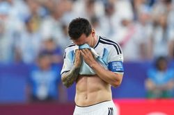 Messi bật kh&oacute;c tại World Cup v&igrave; chuyện buồn của gia đ&igrave;nh