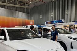 Khai mạc triển l&atilde;m ng&agrave;nh C&ocirc;ng nghiệp dịch vụ &Ocirc; t&ocirc; Việt Nam
