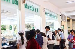 BHXH TP.HCM kiến nghị khẩn trương cấp BHYT cho 7.649 người d&acirc;n phường Ph&uacute; Thọ H&ograve;a