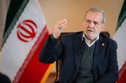Tehran gọi thỏa thuận với Mỹ l&agrave; 'th&ocirc;ng điệp từ một Iran h&ugrave;ng mạnh'; Nga l&ecirc;n tiếng