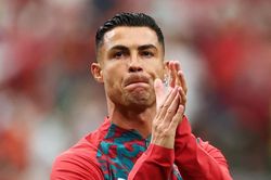 Ronaldo x&ocirc; đổ kỷ lục World Cup