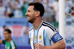 Huyền thoại Ronaldo: 'Phải chấp nhận Messi là số một'