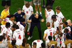 HLV Tuchel quát cầu thủ Anh