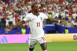 18 ph&uacute;t ch&oacute;i s&aacute;ng của Rashford tại World Cup