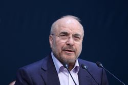 Iran tuyên bố sẽ thu phí qua eo biển Hormuz