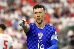 Perisic cân bằng kỷ lục của Messi