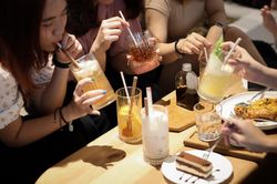 Yếu tố n&agrave;o gi&uacute;p doanh nghiệp 'n&iacute;u ch&acirc;n' kh&aacute;ch h&agrave;ng?