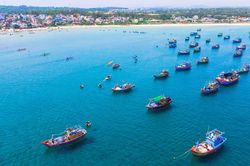 Tết Đoan Ngọ rộn ràng ngày hội đua thuyền ở xã Đông Sơn