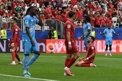 Henry: 'Bồ Đ&agrave;o Nha lỡ b&agrave;n thắng v&igrave; Ronaldo ham s&uacute;t'