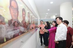 Gần 90 tác phẩm quy tụ tại triển lãm 'Minh họa trên báo'