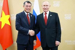 Thủ tướng L&ecirc; Minh Hưng hội kiến Tổng thống Nga Vladimir Putin