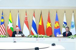 Thủ tướng Lê Minh Hưng dự phiên ăn trưa làm việc tại Hội nghị Cấp cao ASEAN - Nga