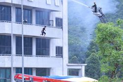 Diễn tập ph&ograve;ng thủ d&acirc;n sự quy m&ocirc; lớn n&acirc;ng cao năng lực ứng ph&oacute; khẩn cấp về y tế