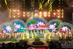 Về nghe sen kể chuyện