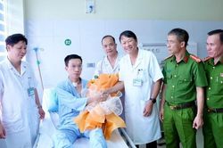 Trung tá công an bị kẻ ngáo đá đâm trọng thương xuất viện