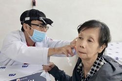 Hình ảnh ngày đầu tiên khám sức khỏe miễn phí tại Bệnh viện An Bình theo chương trình của TPHCM