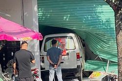 Vụ xe van t&ocirc;ng cửa cuốn si&ecirc;u thị mini ở TPHCM: Kh&ocirc;ng c&oacute; thiệt hại nghi&ecirc;m trọng