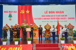 Nhà máy X52 đón nhận Huân chương Bảo vệ Tổ quốc hạng nhì