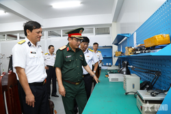 Kiểm tra thực hiện nhiệm vụ sản xuất vật tư kỹ thuật tại Quân chủng Hải quân