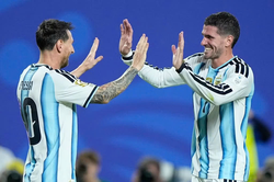Người h&ugrave;ng thầm lặng ph&iacute;a sau Messi