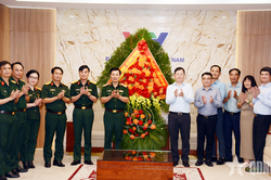 Thượng tướng Đỗ Xuân Tụng thăm, chúc mừng một số cơ quan báo chí Trung ương