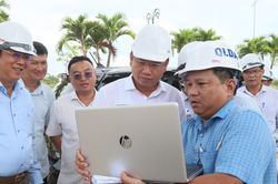 Phó Chủ tịch UBND tỉnh Quảng Ngãi Nguyễn Công Hoàng kiểm tra tiến độ dự án đường Hoàng Sa - Dốc Sỏi