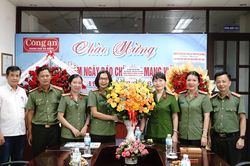 Đại tá Võ Thị Trinh thăm, chúc mừng Ban chuyên đề Công an thành phố nhân ngày báo chí cách mạng Việt Nam