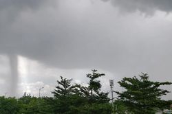 TPHCM oi nóng ban ngày, chiều tối có mưa dông