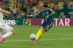 Colombia đ&aacute;nh bại t&acirc;n binh Uzbekistan