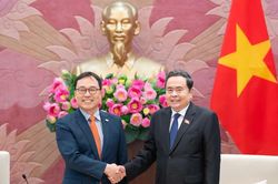 Chủ tịch Quốc hội Trần Thanh Mẫn tiếp Đại sứ Hàn Quốc và Đại sứ Canada tại Việt Nam