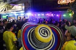 CĐV Colombia 'nhuộm vàng' thành phố Mexico