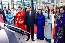 Chủ tịch Quốc hội Trần Thanh Mẫn v&agrave; c&aacute;c l&atilde;nh đạo Đảng, Nh&agrave; nước dự Đại hội đại biểu Phụ nữ to&agrave;n quốc lần thứ XIV