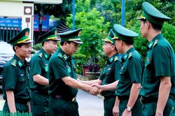 Tiếp tục n&acirc;ng cao hiệu quả c&ocirc;ng t&aacute;c quản l&yacute;, bảo vệ bi&ecirc;n giới v&agrave; đấu tranh ph&ograve;ng, chống tội phạm