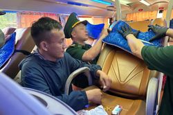 Bắt giữ phụ xe khách có hành vi tàng trữ trái phép ma túy tổng hợp
