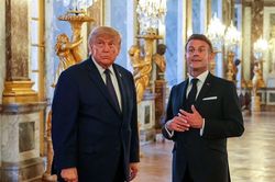 Dụng ý của Pháp khi mở tiệc linh đình đón Tổng thống Mỹ Trump trong lâu đài nguy nga