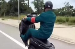 Xử phạt, tịch thu phương tiện của người mặc trang phục d&acirc;n qu&acirc;n tự vệ 'bốc đầu' tr&ecirc;n phố
