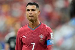 Tiền vệ CHDC Congo: 'Cristiano Ronaldo đã già rồi'