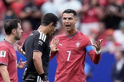 Chuy&ecirc;n gia Việt: Tuổi t&aacute;c kh&ocirc;ng trừ ai, d&ugrave; đ&oacute; l&agrave; Ronaldo