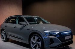 Triệu hồi hai mẫu xe điện Audi tại Việt Nam