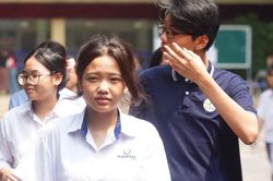 Tối 19/6, phụ huynh H&agrave; Nội xem điểm thi lớp 10 như thế n&agrave;o?