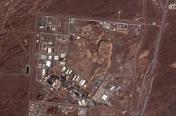 Chuy&ecirc;n gia cảnh b&aacute;o Iran vẫn c&oacute; thể chế tạo bom hạt nh&acirc;n d&ugrave; chấp nhận pha lo&atilde;ng uranium