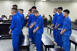 H&agrave; Nội: Nh&oacute;m thiếu ni&ecirc;n phục k&iacute;ch, d&ugrave;ng gạch n&eacute;m nhau khiến 1 người tử vong