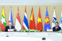 Thủ tướng L&ecirc; Minh Hưng dự phi&ecirc;n ăn trưa l&agrave;m việc c&ugrave;ng Tổng thống Nga Putin