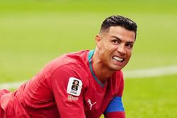 Ronaldo lập thêm kỷ lục trong ngày buồn của Bồ Đào Nha