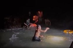 Cứu 9 ngư dân gặp nạn trong đêm trên vùng biển Đảo Trần