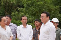 Ph&oacute; Chủ tịch UBND tỉnh Ph&ugrave;ng Th&agrave;nh Vinh kiểm tra tiến độ giải ng&acirc;n vốn đầu tư c&ocirc;ng tại c&aacute;c x&atilde; miền n&uacute;i