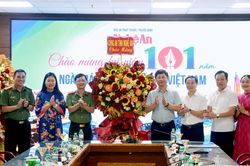 Nhiều cơ quan, đơn vị ch&uacute;c mừng B&aacute;o v&agrave; ph&aacute;t thanh, truyền h&igrave;nh Nghệ An dịp 21/6
