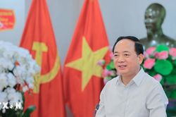 Đồng ch&iacute; Trịnh Văn Quyết ch&uacute;c mừng TTXVN nh&acirc;n Ng&agrave;y B&aacute;o ch&iacute; C&aacute;ch mạng Việt Nam