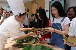 Sắc Đoan Ngọ nồng đượm - Hương Quảng Tây tỏa ngát