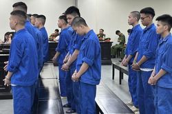 Hai nh&oacute;m 'qu&aacute;i xế' hỗn chiến bằng gạch đ&aacute; tr&ecirc;n quốc lộ, thiếu ni&ecirc;n 17 tuổi tử vong